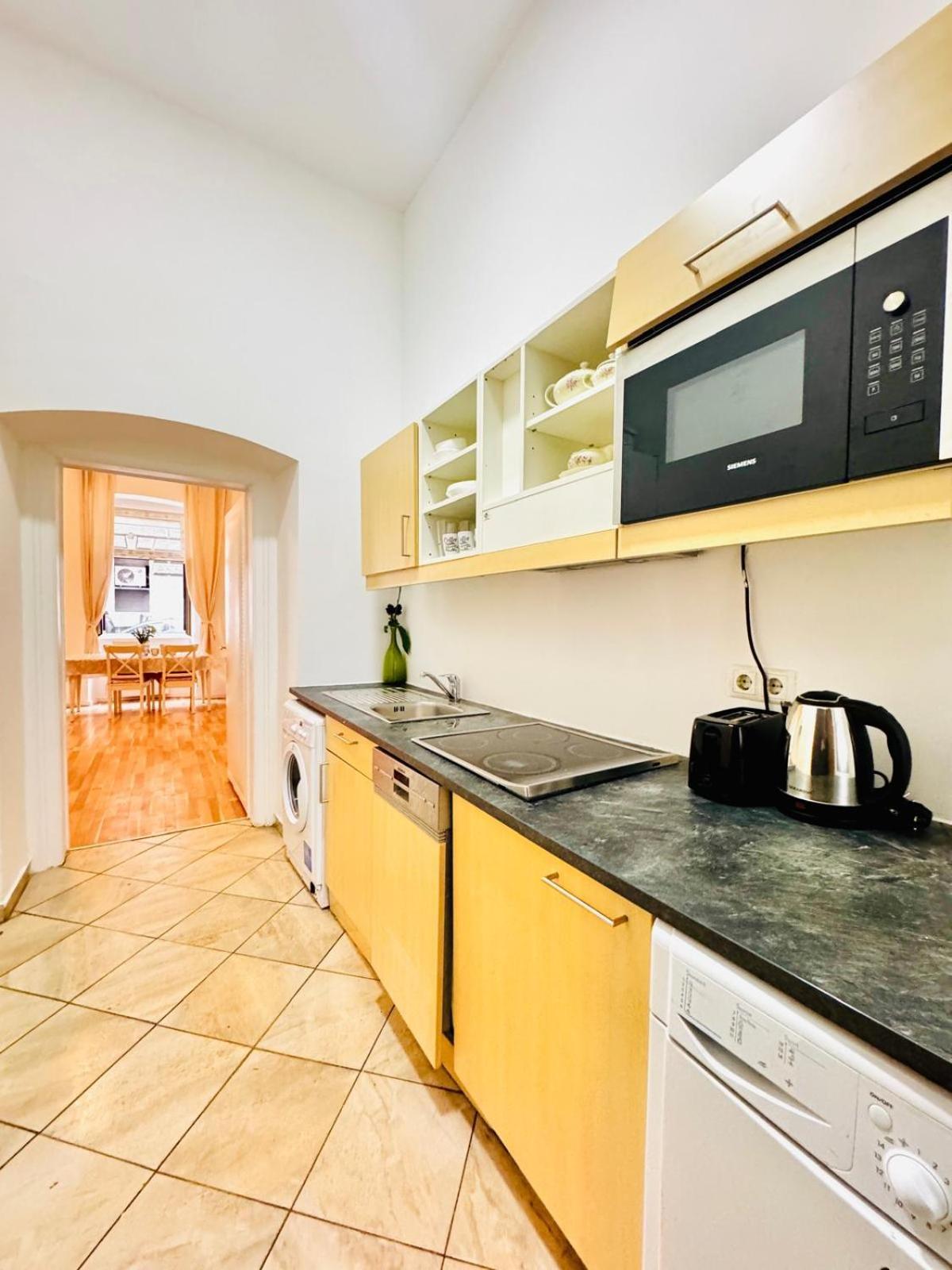 Apartment Comfortable Apt, 15 Minutes To Rathausplatz Wien